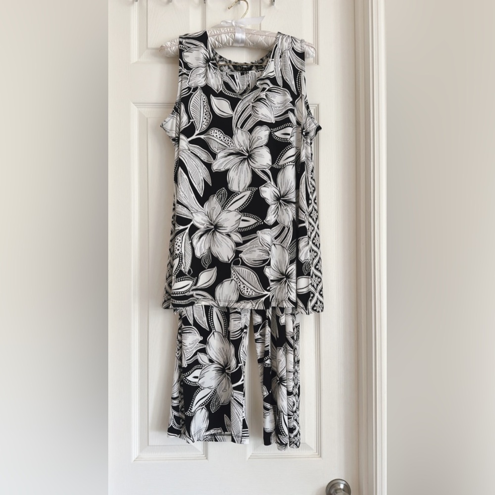 NWOT - Black and White Floral Sleeveless Top and Pants Set